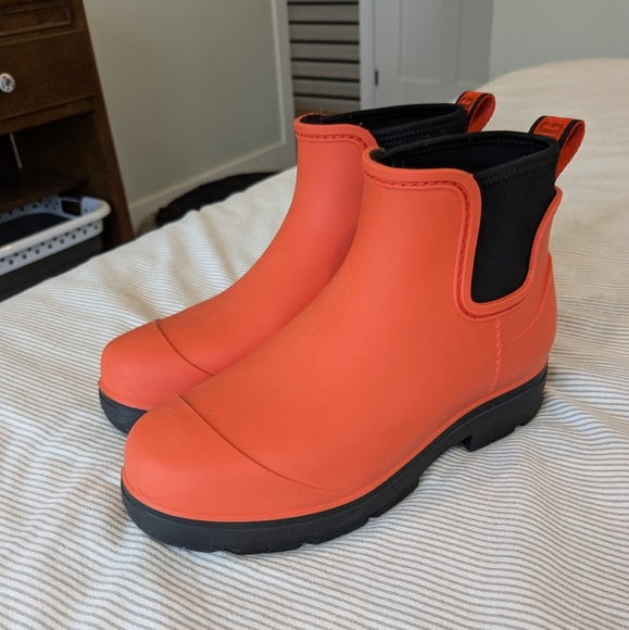 UGG Droplet Rain Boot - Picture 3 of 8